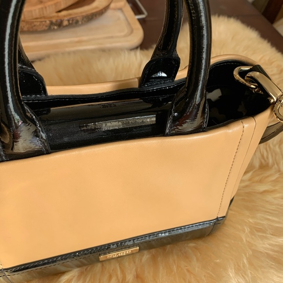Like New Kate Spade ♠️ beautiful shoulder bag. - Picture 4 of 8